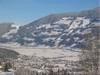 alpenrast-blick-fuegen-winter